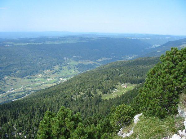 1200px-Jura_Mountains