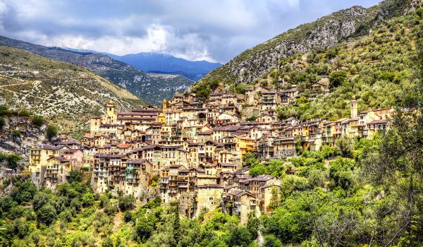 HilltopVillagesFrance__HERO_shutterstock_419603590